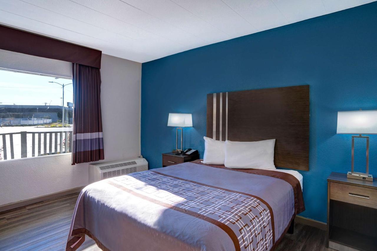 Hotel 6