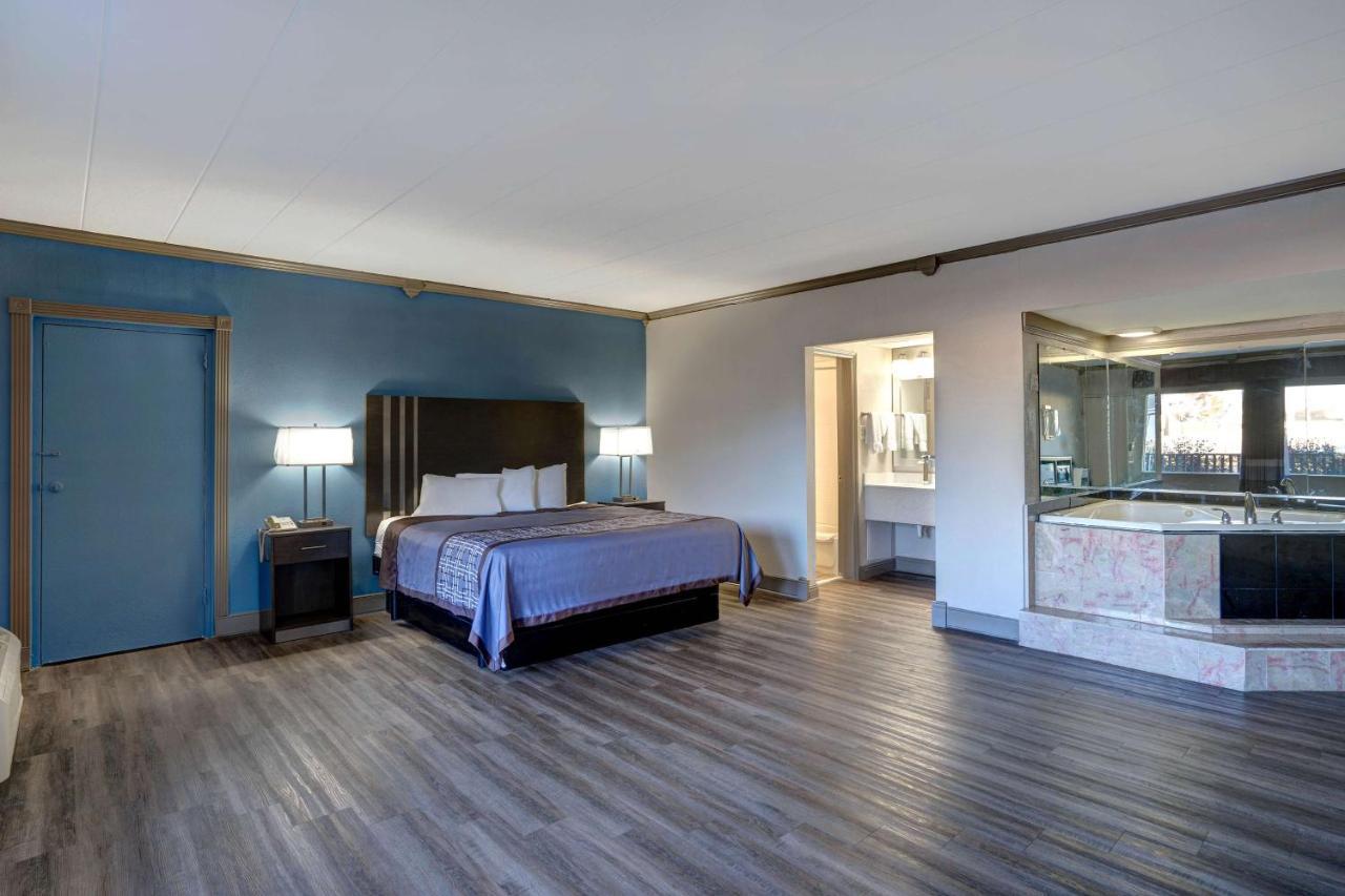 6 Hotel 2*